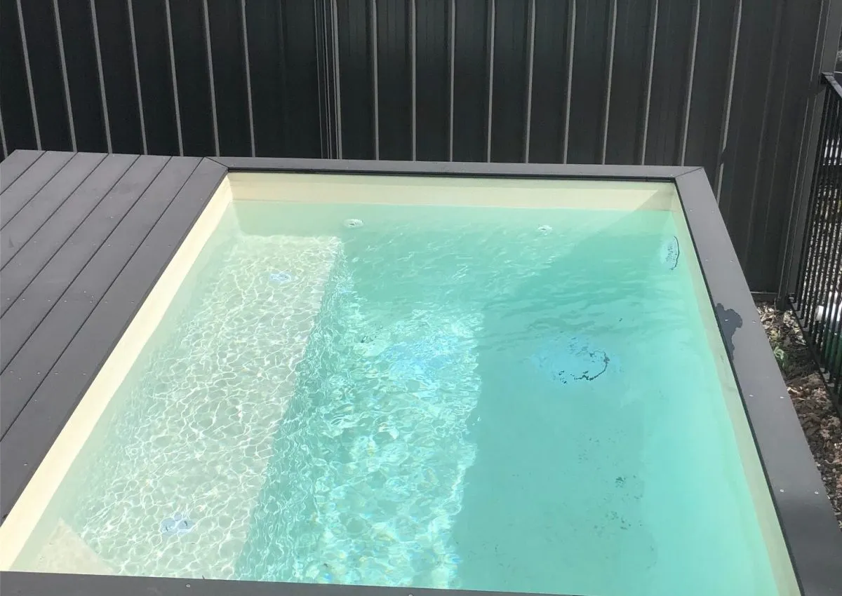 Courtyard 3 fibreglass plunge pool